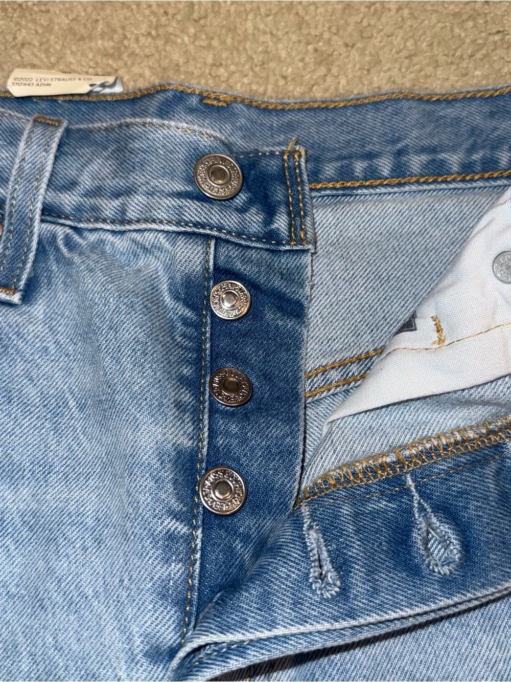 LEVIS 501 CUTOFF DISTRESSED DENIM BLUE JEANS SHORTS NWT SIZE 28 - Picture 2 of 5